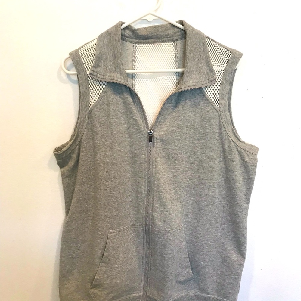 Athletic lightweight vest